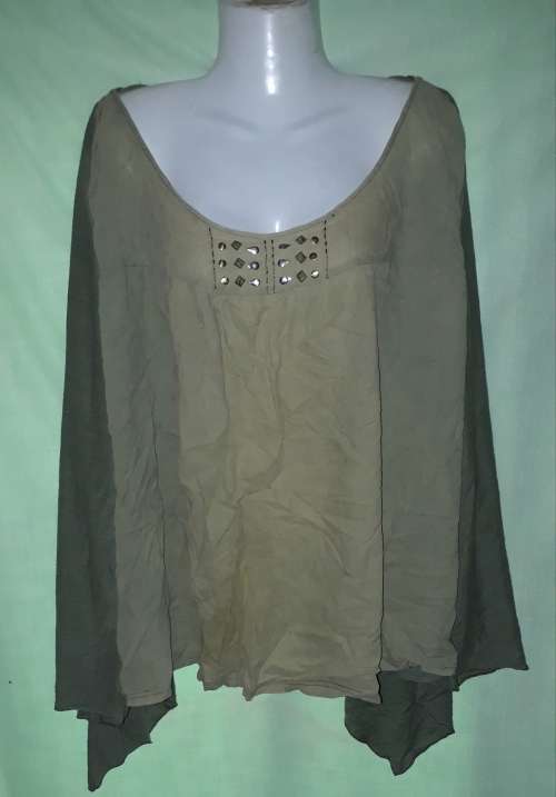 LADIES GREY TOP - MAKE: DONNA-CLAIRE - SIZE 26