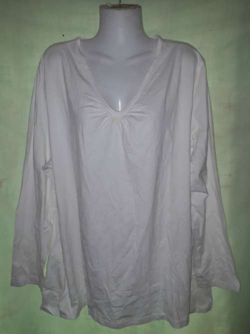 LADIES WHITE LONG SLEEVED T-SHIRT - MAKE: PENNY C - SIZE 26