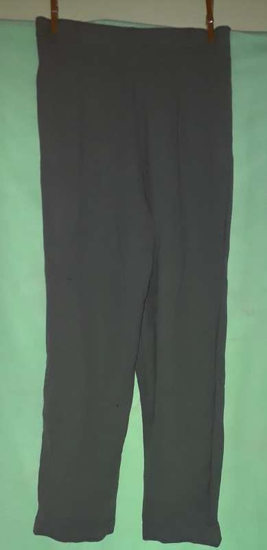 LADIES GREY PANTS - MAKE: WOOLWORTHS - SIZE: 20