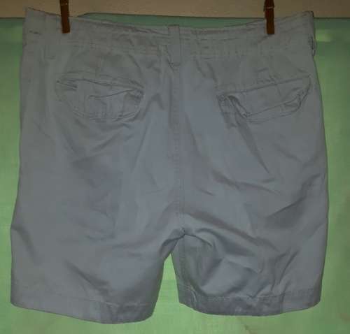 SPECIAL! MENS WHITE SHORTS  - MAKE: CHEROKEE - SIZE: 36