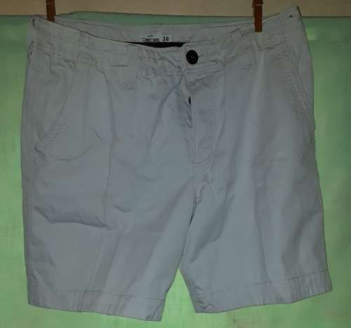 SPECIAL! MENS WHITE SHORTS  - MAKE: CHEROKEE - SIZE: 36