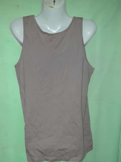 LADIES BROWN SLEEVELESS T-SHIRT - MAKE: MILADYS - SIZE: 18/42