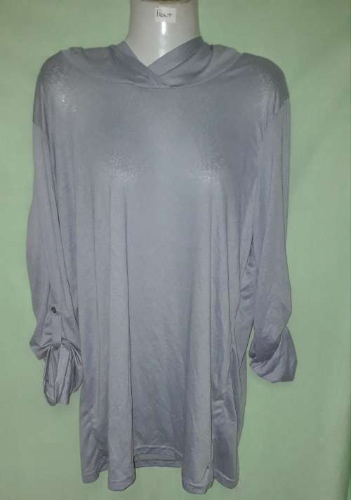 LADIES GREY TOP WITH A HOODIE - MAKE: TRAIL - SIZE: XL