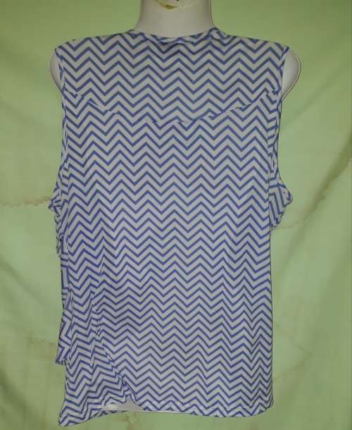 LADIES BLUE & WHITE TOP - MAKE: MILADYS - SIZE: L TO 2XL