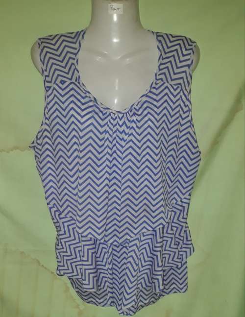 LADIES BLUE & WHITE TOP - MAKE: MILADYS - SIZE: L TO 2XL