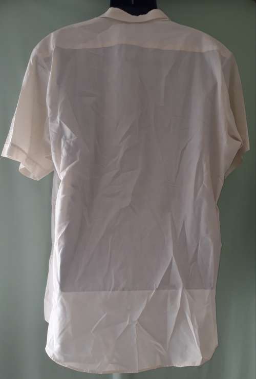 MENS CREAM SHIRT - MAKE: CLASSICS - SIZE: L TO XL