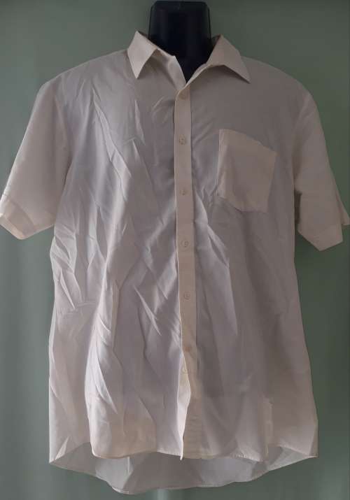MENS CREAM SHIRT - MAKE: CLASSICS - SIZE: L TO XL