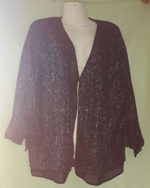 LADIES: BLACK TOP - MAKE: PRIMA DONNA - SIZE: 46