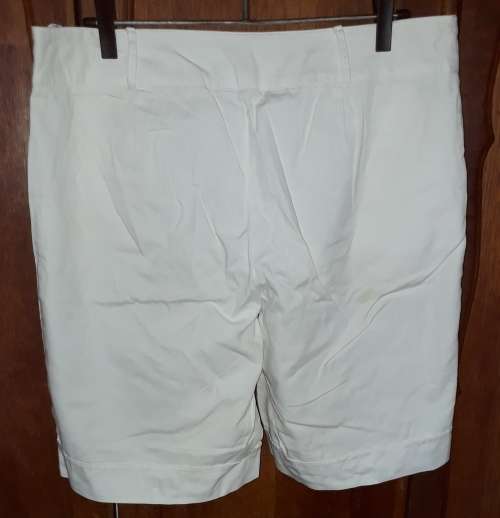 COVID 19 SPECIAL! LADIES: WHITE SHORTS - MAKE: MILADY'S - SIZE: 38