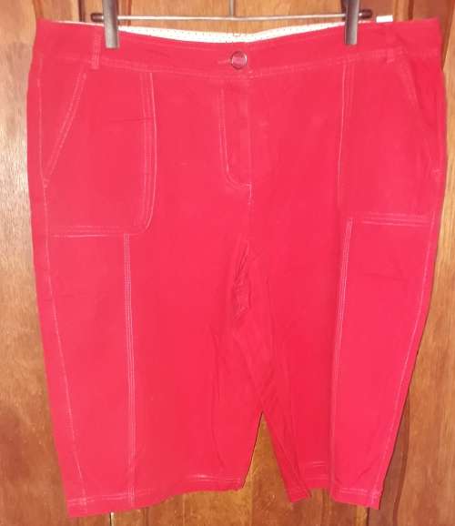 LADIES: RED SHORTS - MAKE: WOOLWORTHS - SIZE: 18