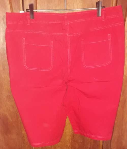 LADIES: RED SHORTS - MAKE: WOOLWORTHS - SIZE: 18