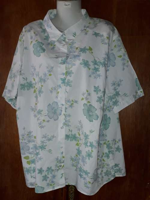 LADIES: WHITE & BLUE SHIRT - MAKE: COLLINS COLLECTION  - SIZE: NO SIZE