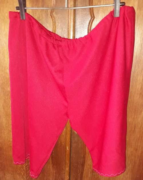 CHRISTMAS SPECIAL!!! LADIES: RED SHORTS - MAKE: NO MAKE - SIZE: NO SIZE