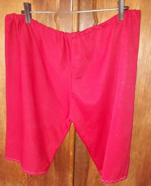 CHRISTMAS SPECIAL!!! LADIES: RED SHORTS - MAKE: NO MAKE - SIZE: NO SIZE
