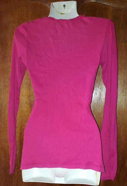 SPECIAL: LADIES: PINK TOP - MAKE: NO MAKE - SIZE: LOOK S TO M