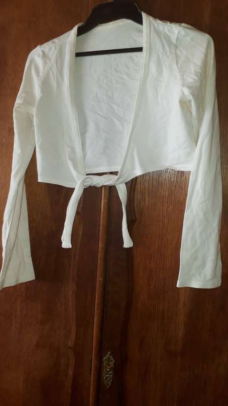 CHRISTMAS SPECIAL!!! LADIES: WHITE TOP  - MAKE: WOOLWORTHS - SIZE: 8