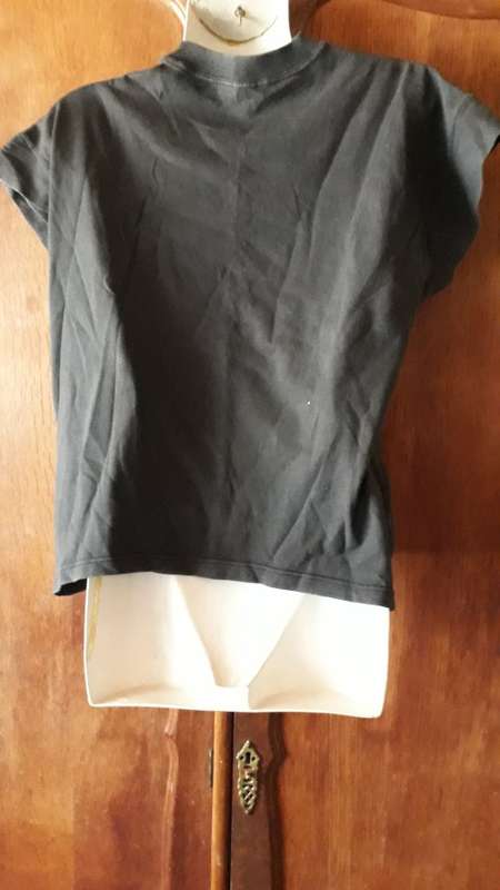 SPECIAL! LADIES: BLACK T-SHIRT  - MAKE: NO MAKE - SIZE: S TO M