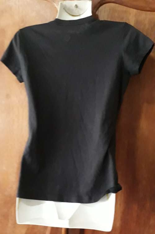 LADIES: BLACK TOP - MAKE: LAUGH IT OFF - SIZE: S