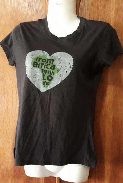 LADIES: BLACK TOP - MAKE: LAUGH IT OFF - SIZE: S