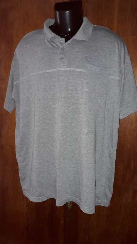 MENS: GREY GOLF SHIRT - MAKE: NO BOUNDARIES - SIZE: XXL