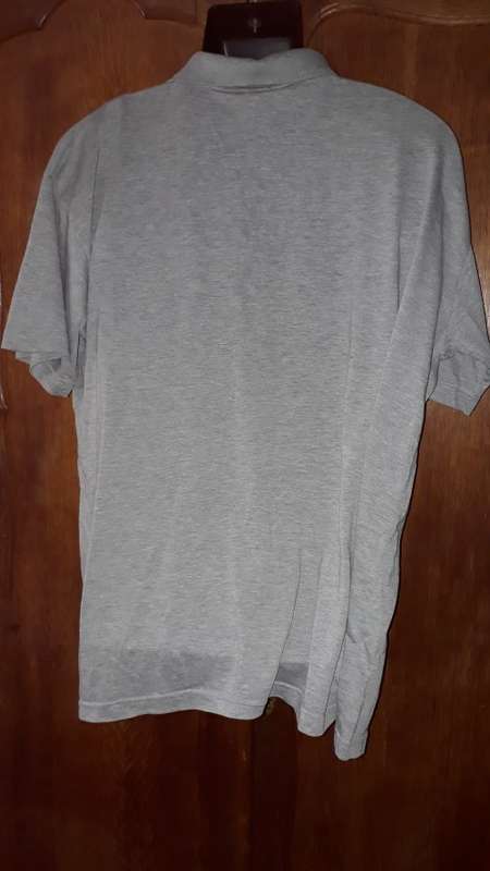 MENS: GREY GOLF SHIRT - MAKE: NO BOUNDARIES - SIZE: XXL