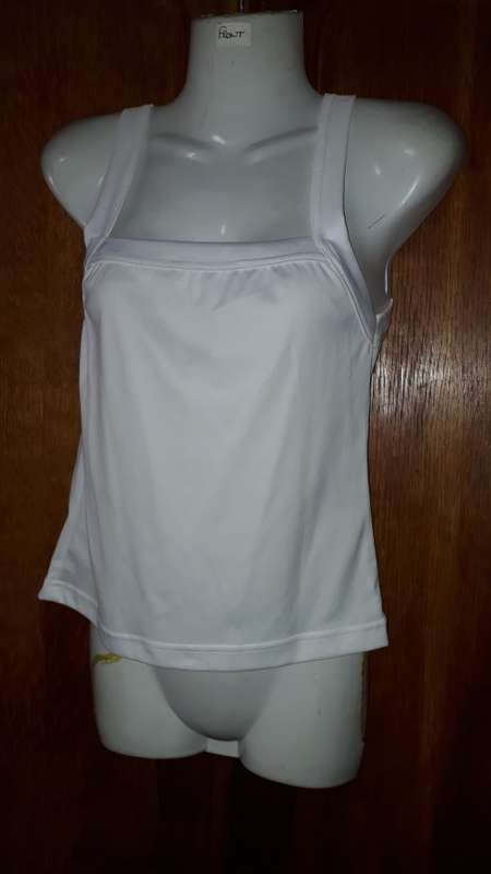 LADIES: WHITE TOP - MAKE: NO MAKE - SIZE: NO SIZE