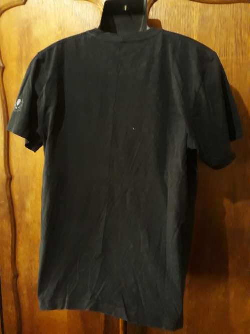MENS: BLACK T-SHIRT - MAKE: NO MAKE - SIZE: NO SIZE
