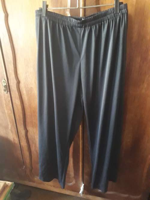LADIES: BLACK PANTS - MAKE: NO MAKE - SIZE: NO SIZE