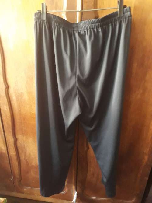 LADIES: BLACK PANTS - MAKE: NO MAKE - SIZE: NO SIZE