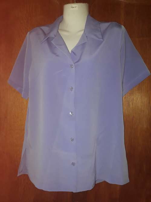 LADIES: BLUE SHIRT - MAKE: R COLLECTION - SIZE: 32