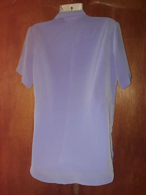 LADIES: BLUE SHIRT - MAKE: R COLLECTION - SIZE: 32