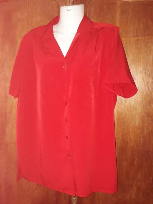 LADIES: RED BLOUSE - MAKE: ORIGINAL CONCEPTS - SIZE: 34-87CM