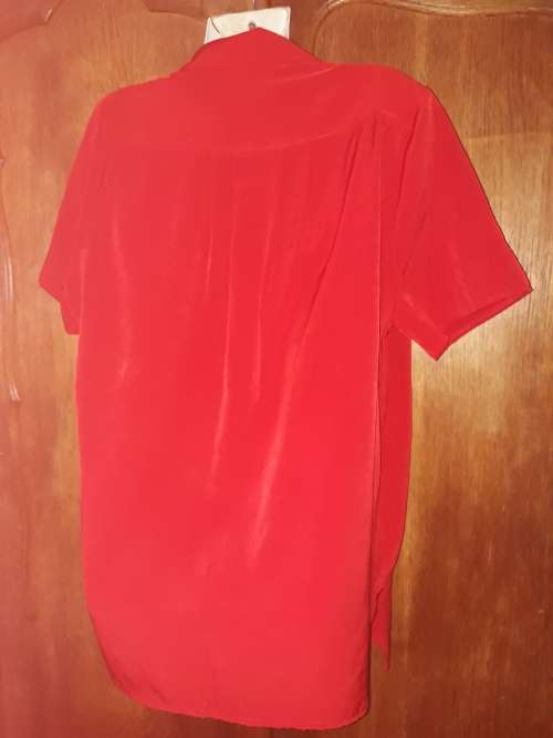 LADIES: RED BLOUSE - MAKE: ORIGINAL CONCEPTS - SIZE: 34-87CM