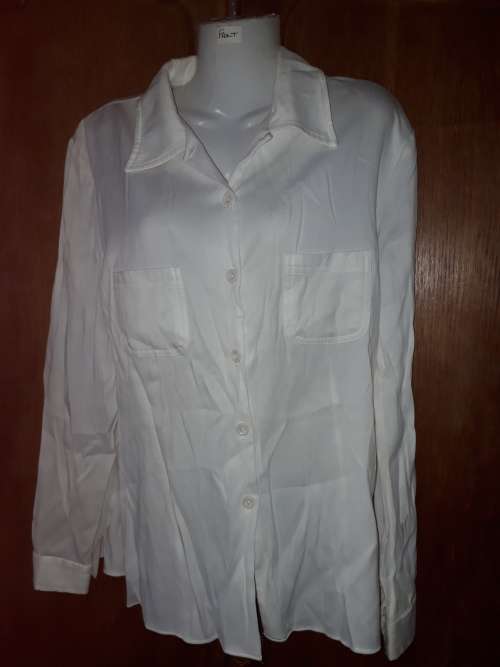 LADIES: WHITE LONG SLEEVED SHIRT - MAKE: PHASE 2 - SIZE: LOOKS 16 TO 18