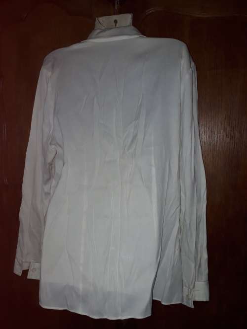 LADIES: WHITE LONG SLEEVED SHIRT - MAKE: PHASE 2 - SIZE: LOOKS 16 TO 18