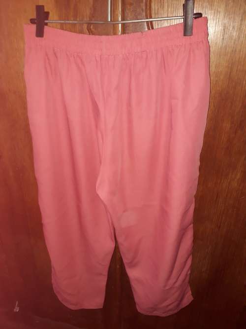 LADIES: DARK ORANGE 3/4 PANTS - MAKE: NO MAKE - SIZE: XL