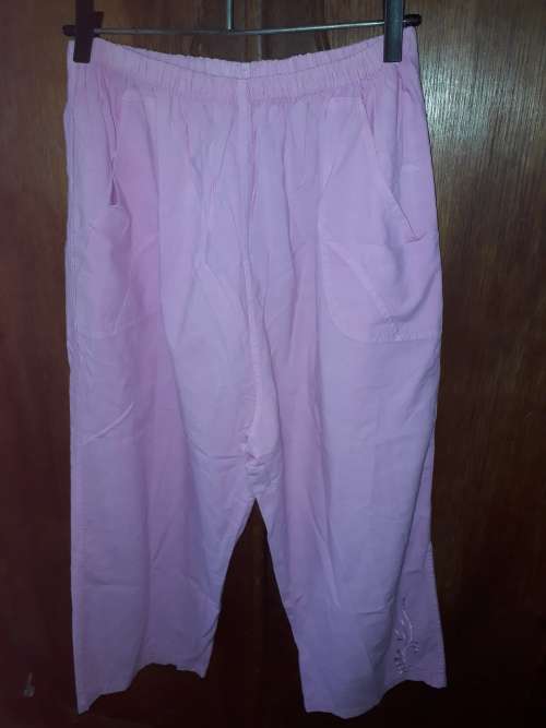 LADIES: PINK PANTS - MAKE: NO MAKE - SIZE: XXL
