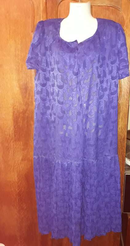 LADIES: LONG BLUE DRESS - MAKE: NO MAKE - SIZE: NO SIZE