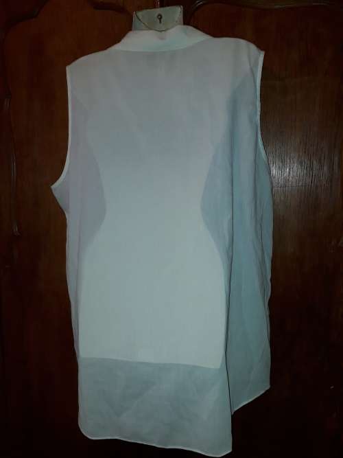 LADIES: WHITE BLOUSE - MAKE: WOOLWORTHS - SIZE: 22