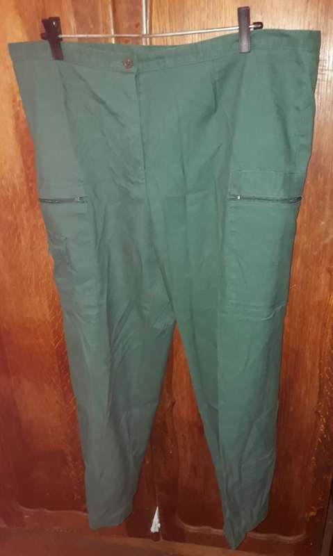 LADIES: GREEN PANTS - MAKE: NO MAKE - SIZE: NO SIZE