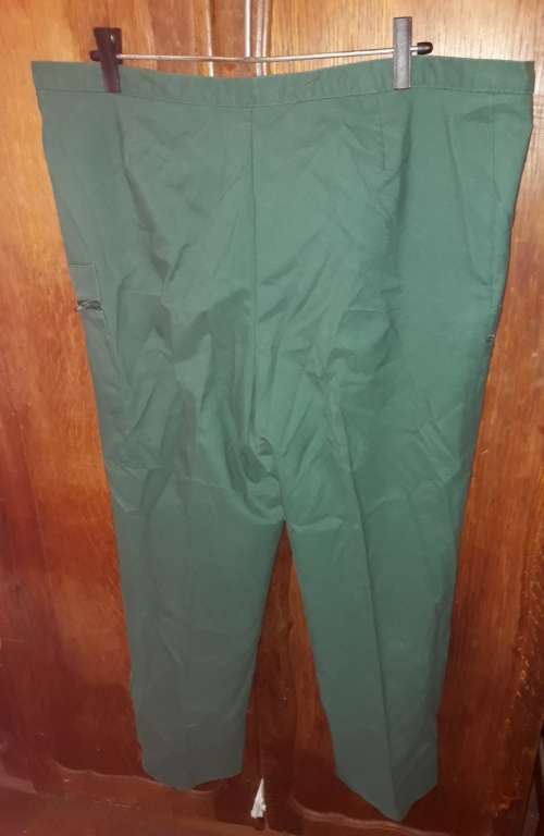 LADIES: GREEN PANTS - MAKE: NO MAKE - SIZE: NO SIZE