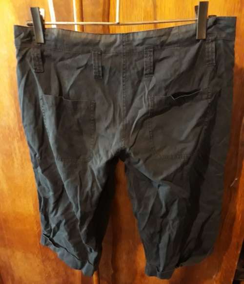 LADIES: NAVY BLUE SHORTS - MAKE: WOOLWORTHS - SIZE: 8