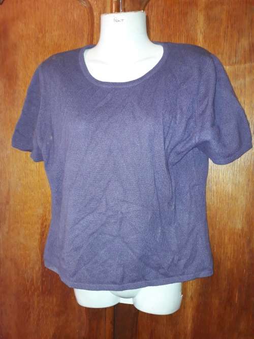 LADIES:BLUE  TOP - MAKE: MENDOCINO 100% CAHMERE - SIZE: M