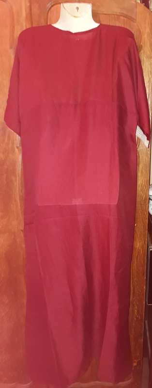LADIES: LONG MAROON DRESS - MAKE: NO MAKE - SIZE: NO SIZE