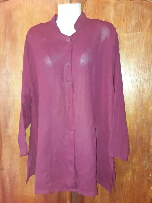 LADIES: MAROON BLOUSE - MAKE: NO MAKE - SIZE: NO SIZE