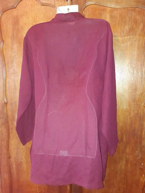 LADIES: MAROON BLOUSE - MAKE: NO MAKE - SIZE: NO SIZE