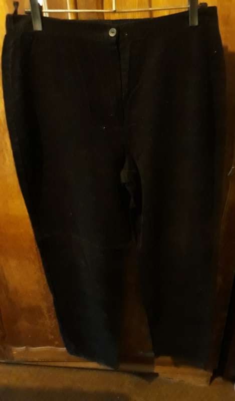 COVID 19 SPECIAL! LADIES: BLACK PANTS - MAKE: NO MAKE - SIZE: NO SIZE