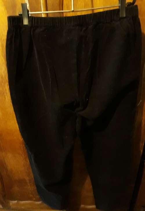 COVID 19 SPECIAL! LADIES: BLACK PANTS - MAKE: NO MAKE - SIZE: NO SIZE