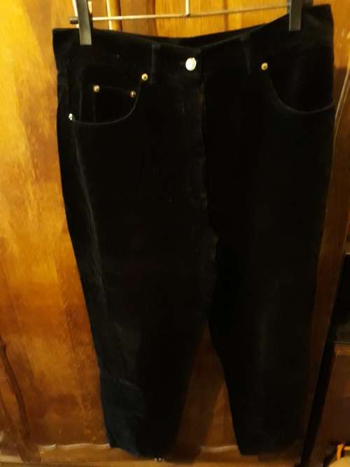 LADIES: BLACK SUEDE PANTS - MAKE: WOOLWORTHS - SIZE: 40