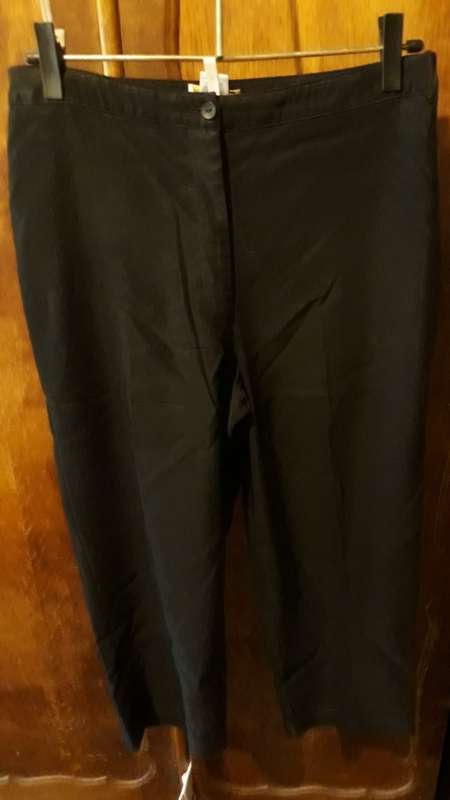 COVID 19 SPECIAL! LADIES: BLACK PANTS - MAKE: MERIEN HALL - SIZE: 12